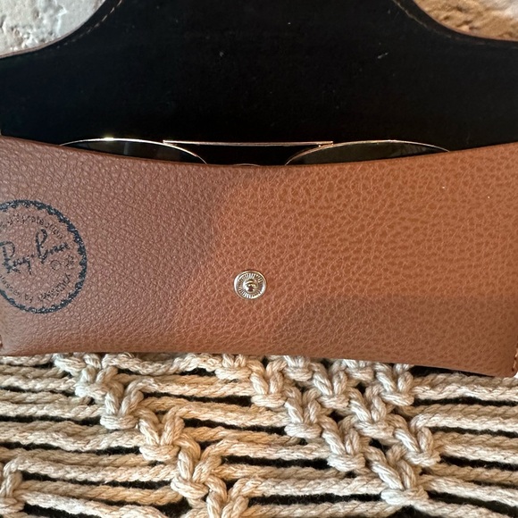 Ray Ban Polarized Classic Gold Framed Aviator Sunglasses - Picture 13 of 14